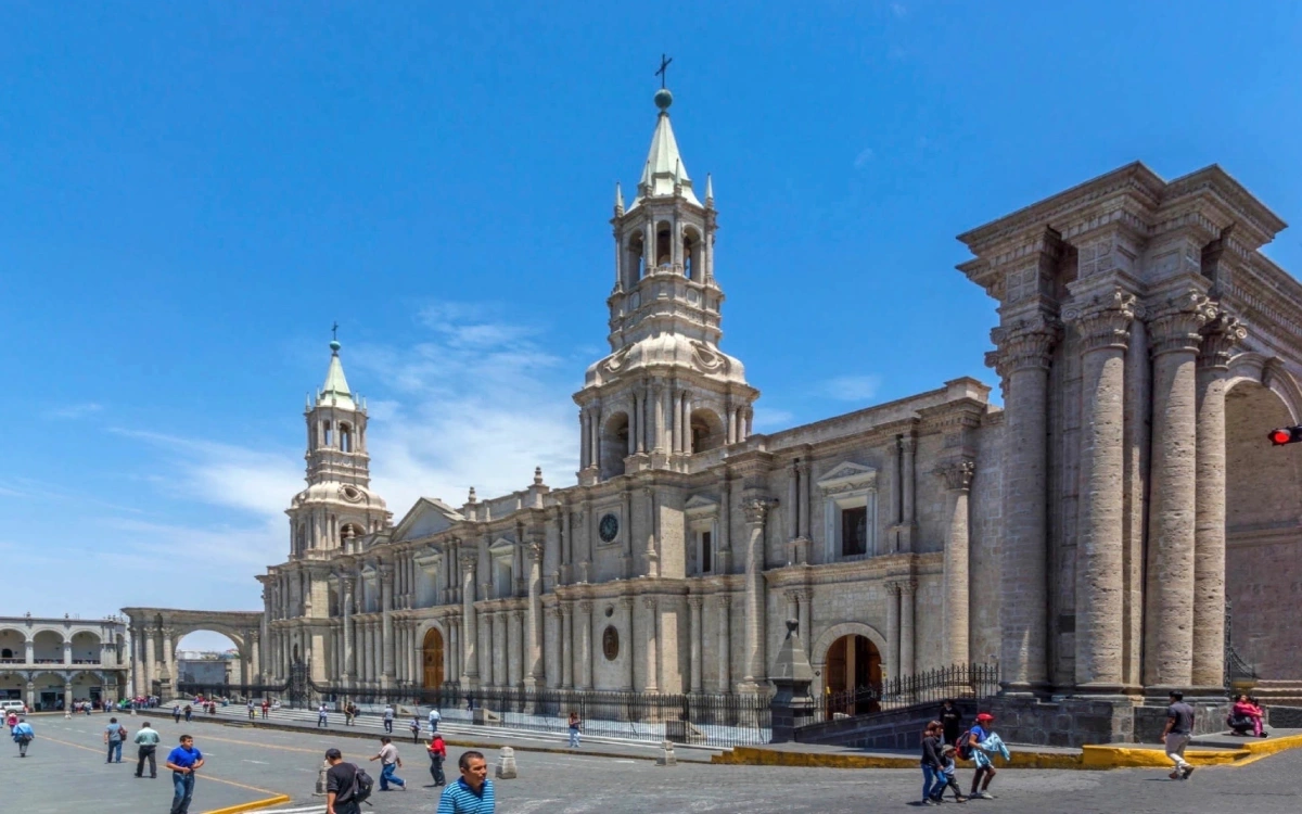 Centro histórico de Arequipa y volcán Misti, Perú
