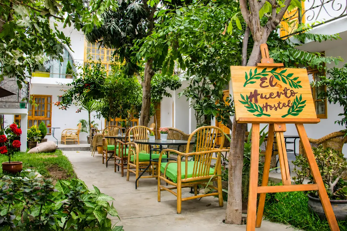 EL HUERTO HOSTEL
